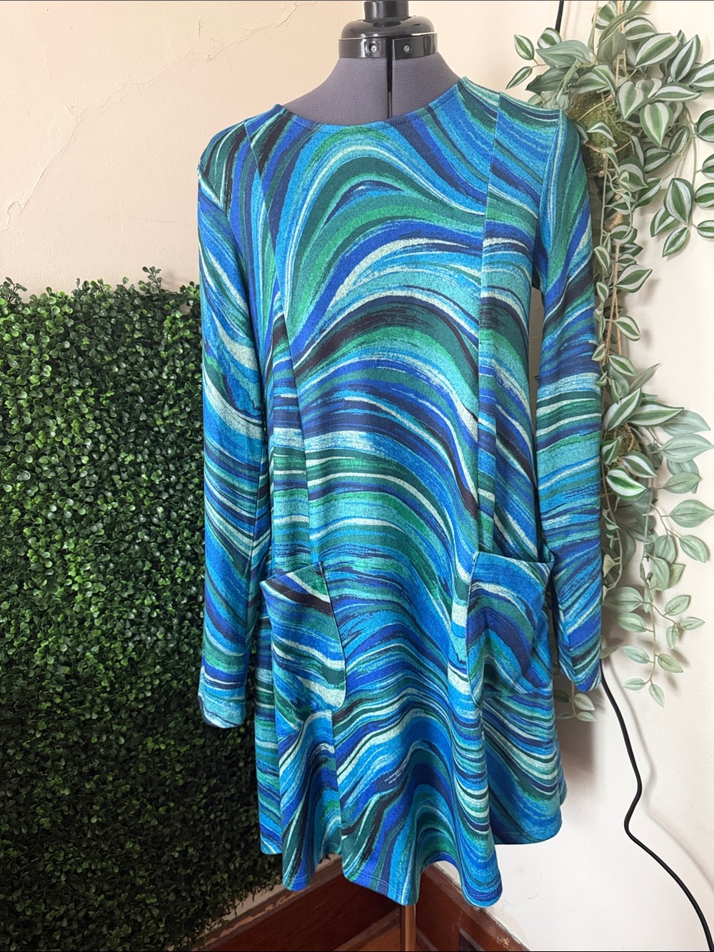 Blue-Green Swirl Long Sleeve Womenโs Dress